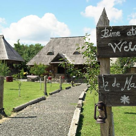 Iz De Maramures Rural Hotel (Adults Only) Surdesti  エクステリア 写真