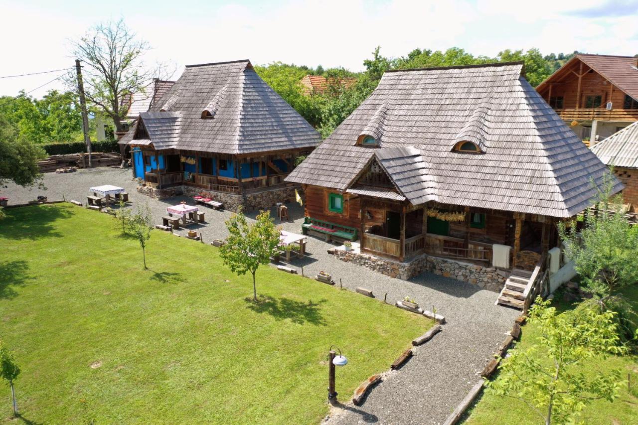 Iz De Maramures Rural Hotel (Adults Only) Surdesti  エクステリア 写真