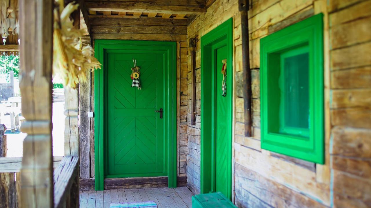 Iz De Maramures Rural Hotel (Adults Only) Surdesti  エクステリア 写真
