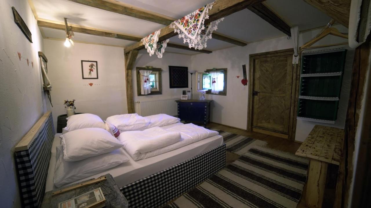 Iz De Maramures Rural Hotel (Adults Only) Surdesti  エクステリア 写真