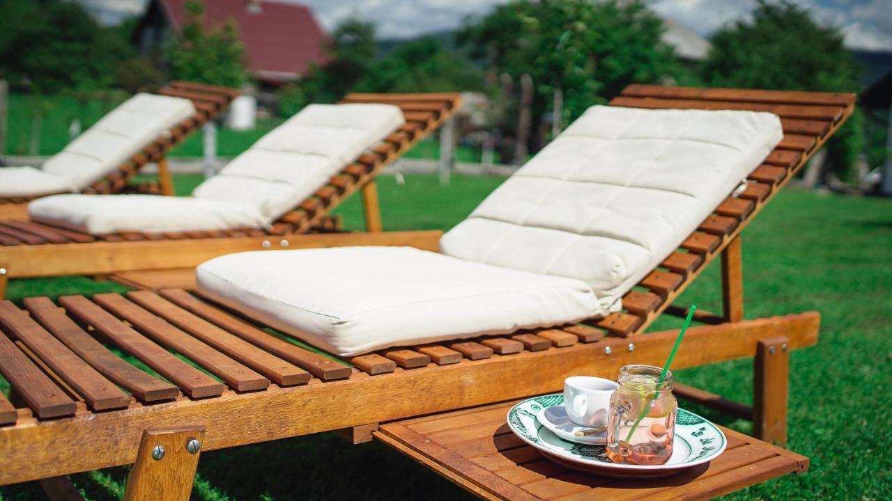 Iz De Maramures Rural Hotel (Adults Only) Surdesti  エクステリア 写真