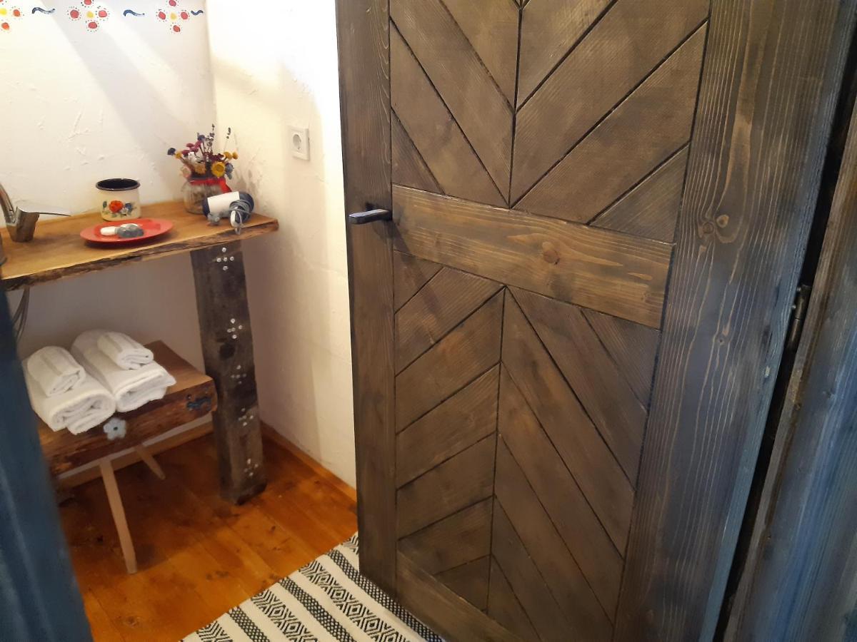 Iz De Maramures Rural Hotel (Adults Only) Surdesti  エクステリア 写真